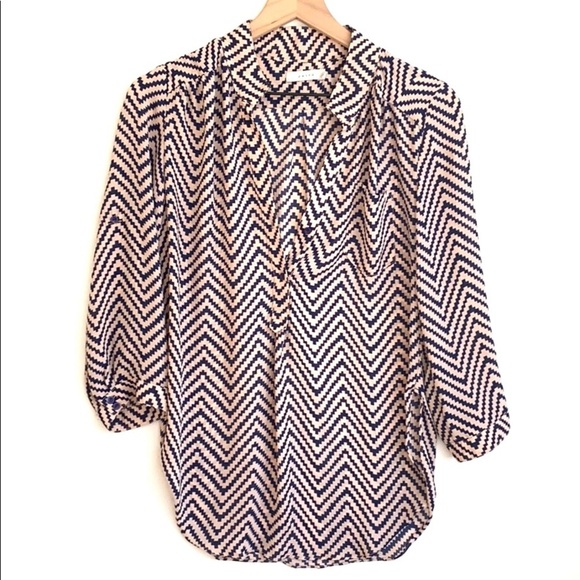 entro 3/4 Sleeved chevron blouse, Size S - Picture 3 of 9